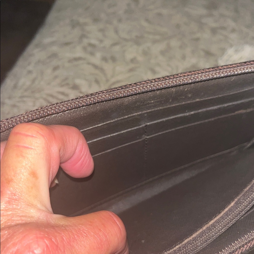 Prada Wallet - Picture 6 of 6